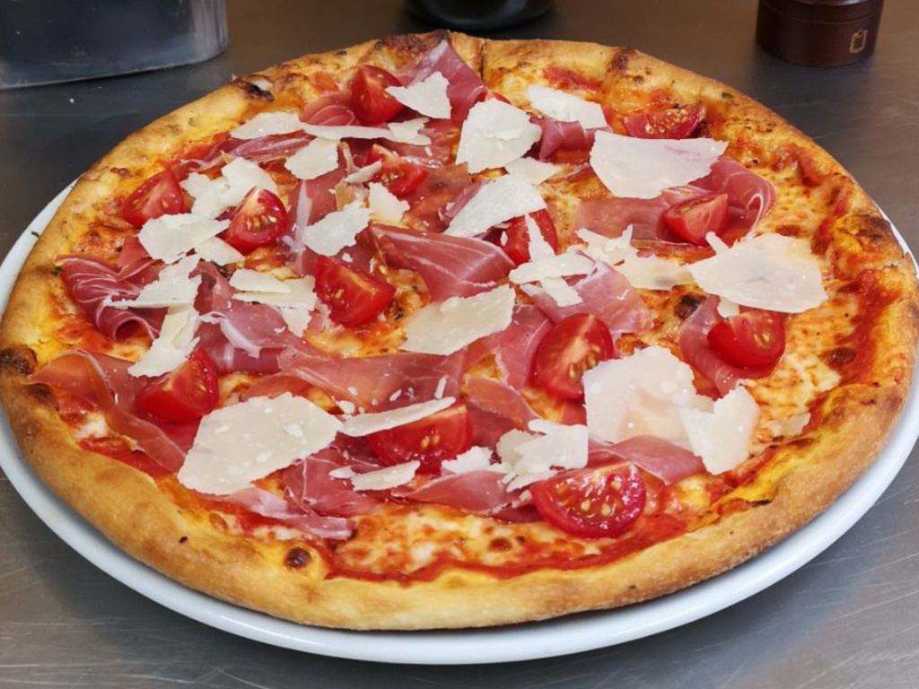 Crudo pizza Inferno Pizza Újpest